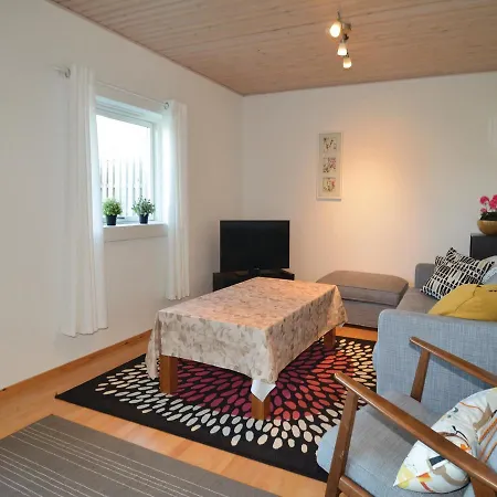 Three-bedroom In Lägenhet *