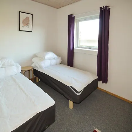 Three-bedroom In Lägenhet Faxe